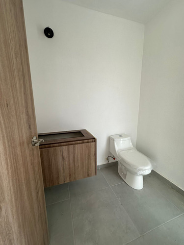 Estrena En Juriquilla San Isidro, Gran Ubicación, Hermosa, 3 Recámaras, Estudio