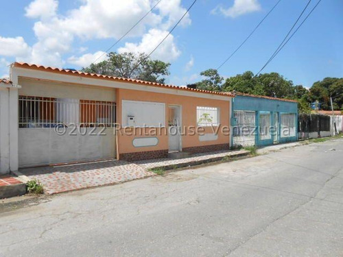 Se Vende Casa Los Samanes Urb. La Esmeraldas Maracay 23-6298 Al