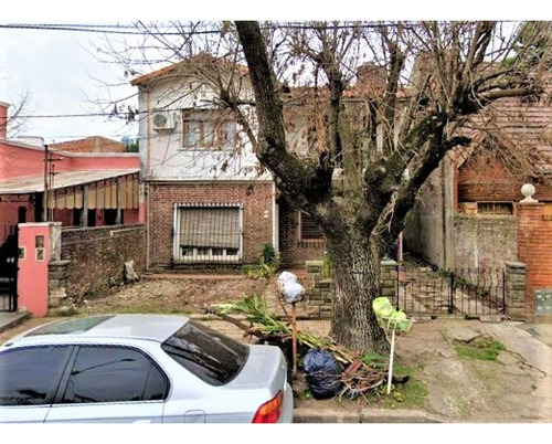 Ph Retasado!! En Castelar Sur, Son Dos Ufs  Un Tres Ambientes Y Un Monoambiente