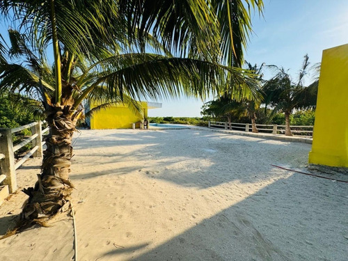 Casa De Una Planta En Venta Ubicada En Carretera Chicxulub Puerto.