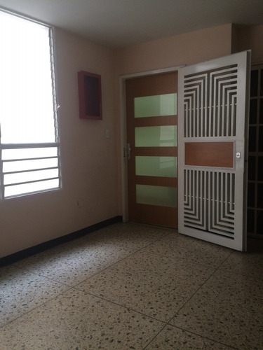 Imagen 3 de 14 de Vendo Apartamento En Avenida Miranda De Maracay