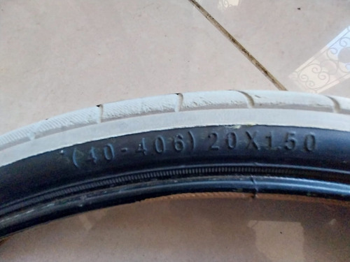 Cubierta Con Banda Blanca De Bici Usada Con Cámara Negro (Usado)