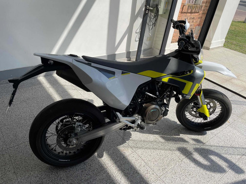 Imagen 2 de 15 de Husqvarna 701 Supermoto