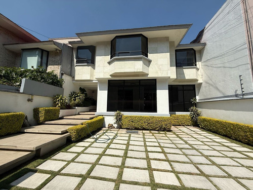 Casa En Venta, Ciudad Satélite, 4 Recamaras.
