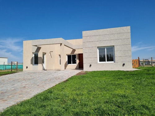 Oportunidad!! En Venta, Casa Con 3 Dormitorios, Piscina. San Felipe, Canning, Ezeiza