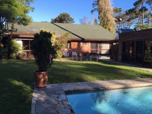 Casa En Venta Avenida Roosevelt, Punta Del Este 4 Dormitorios .- Ref: 12