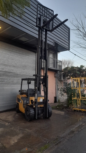 Imagen 7 de 13 de Autoelevador Caterpillar 3500kg Torre Triple Nafta/gas
