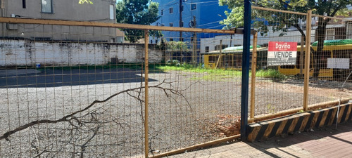 Lote Centrico En Esquina Para Desarrollo Constructivo