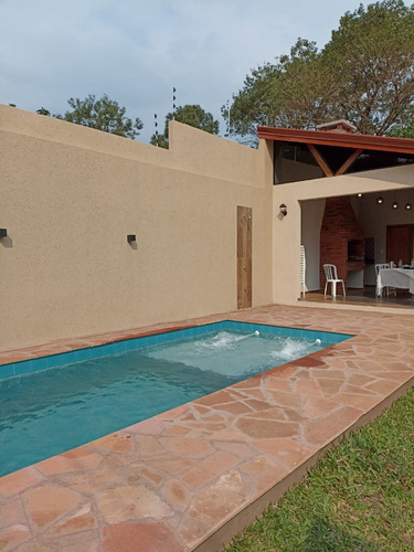 Vendo Casa Amoblada Con Piscina En El Barrio Kennedy: 3 Habitaciones Y 3 Baños