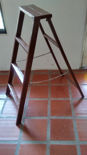 Escalera Tipo Tijera 3 Peldaños 1.10 De Alto X 37 Cmt. Ancho