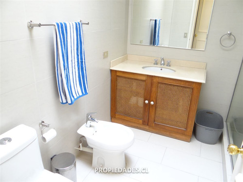 Casa En Venta De 4 Dorm. En Las Condes