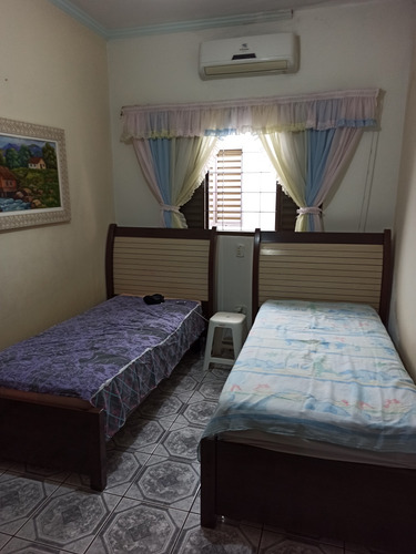 Casa Com 3 Quartos, Solário Com Churrasqueira, Próxima Ao Centro Aceito Carro!