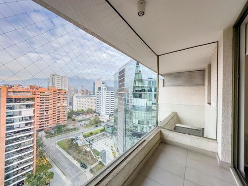 Piso Alto, 2 Dorms + Escritorio, Vista Y Full Amoblado