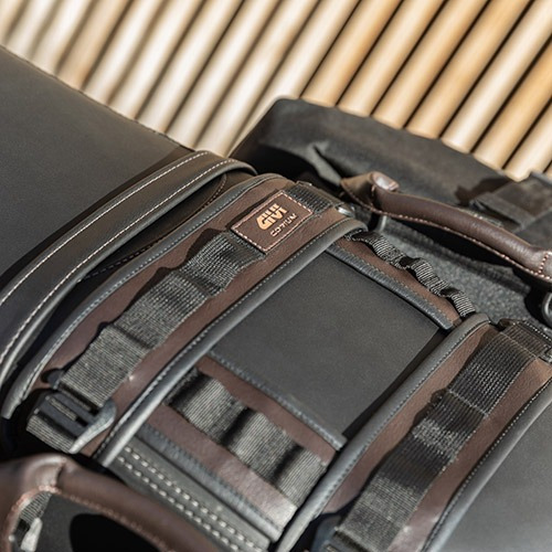Banda De Sillin Givi Para Montar Alforja Crm102ycrm106 Color Negro