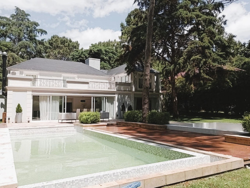 Lujosa Casa Con Piscina En Cariló