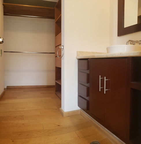 Super Departamento En Calle Cerrada!!