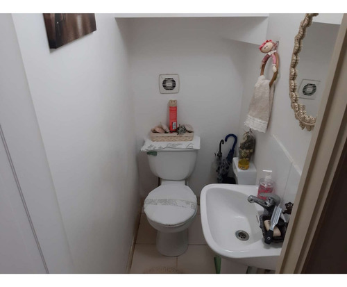 Casa 2 Pisos En Micro Barrio Con Portón Accesos