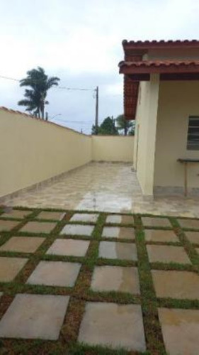 Imagem 3 de 11 de Casa No Bairro São Fernando, Em Itanhaém, Litoral Sul De São Paulo. Possui Wc Externo, Churrasqueira E Vaga Para 02 Automóveis.