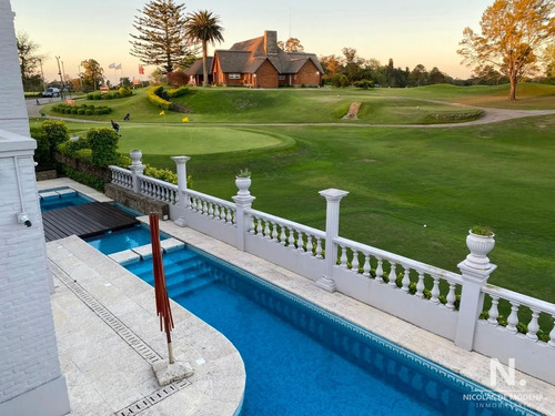 Increible Casa De Dos Plantas En Golf