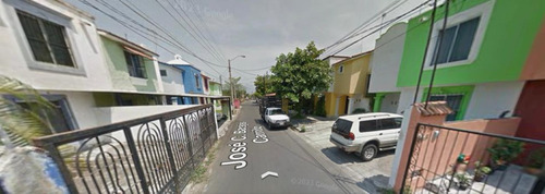Casa En Remate Bancario En José C. Barajas Carrillo, Azaleas, Alfredo V. Bonfil, Colima