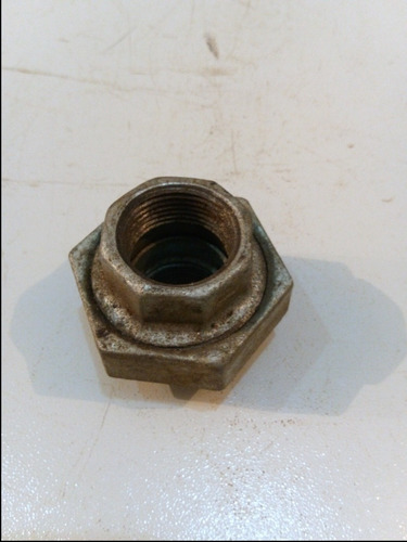 Unión Universal Galvanizada De 3/4 En Oferta (Usado)