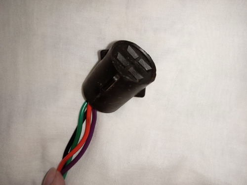 Conector Módulo Ford 4 / 2 Cables Hembra Redondo Plástico