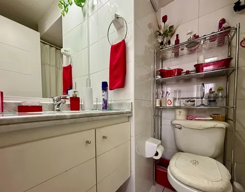 Se Vende Hermoso 2 Dormitorios + Estacionamiento. Av. PerĂș