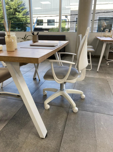 Silla de escritorio de Outlet Diva ergonómica gris perla y blanca con tapizado de marathon