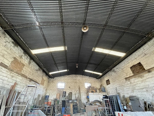 Imagen 5 de 7 de Galpón Con Oficina · Sobre Colectora De Circunvalación · 233m²