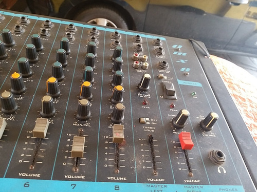Mesa De Som Oneal Omx-8 / 8 Canais