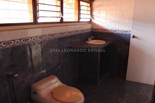 Se Vende Casa De 560 Mts.² En La Urbanización La Hacienda (belensate), Mérida, Diseñada Por Reconocido Arquitecto Pepe Blanco