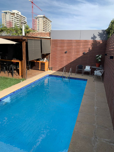 Se Vende Negocio Funcionando Con Casa Grande, Metro Mirador