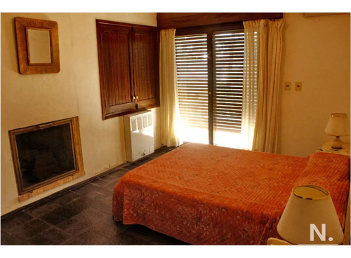 Vendo Casa 5 Dormitorios Con Piscina, Primeras Paradas Playa Mansa A 300 M Del Mar, Punta Del Este.