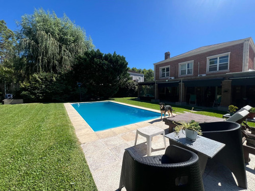 Casa En Venta En Los Jazmines, Pilar Del Este, Pilar