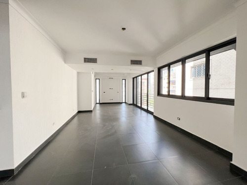 Naco, Penthouse En Torre Familiar De Oportunidad.