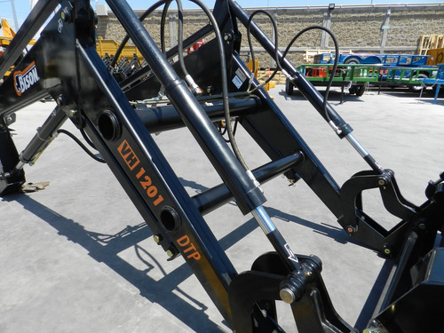 Imagen 11 de 13 de Pala Cargadora Frontal Para Tractor Marca Bison De 1200 Kg