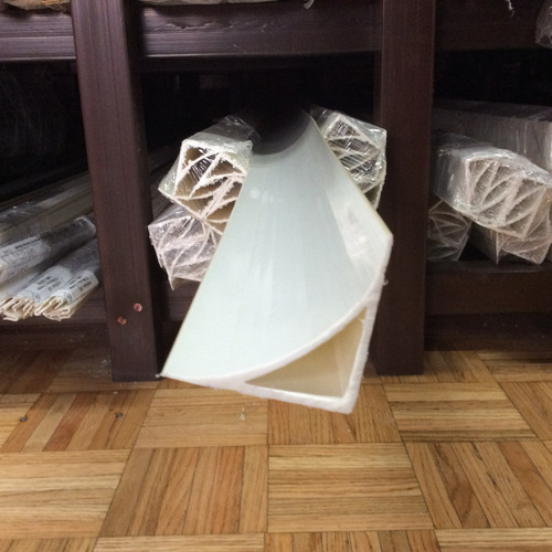 Imagen 6 de 9 de Zoclo Curva Sanitaria Pvc Blanco (4 Piezas De 2.44mts)
