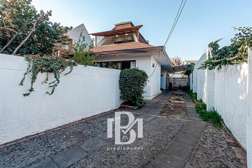 Casa En Venta De 4 Dorm. En Las Condes