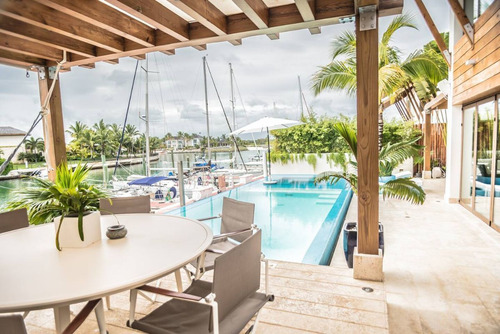 Venta De Villa Con Vista A La Marina En Cap Cana, Punta Cana