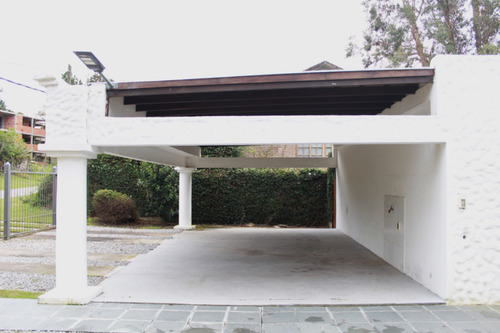 Casa En Venta De 4 Dormitorios C/ Cochera En Punta Del Este