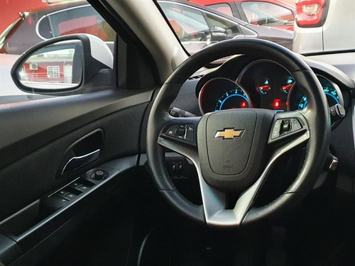 Imagem 6 de 9 de Chevrolet Cruze Hb Sport Lt 1.8 16v Flex Mec