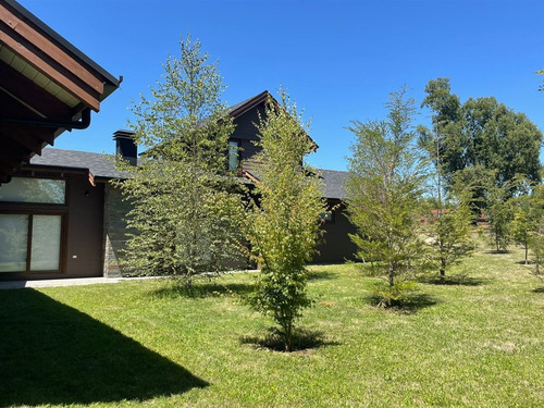 Casa En Venta De 5 Dorm. En Condominio Canto Del Estero