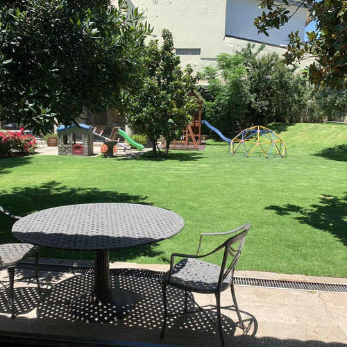 Casa En Las Lomas Con Grandes Espacios
