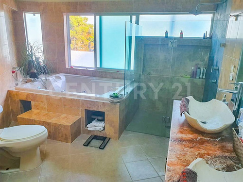 Casa De 664 M2 En Sumiya Jiutepec Morelos $10,800,000.00 Mxn