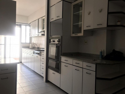 Excelente Piso - 5 Amb. Dep. 4 Baños 2 Balcones 2 Cocheras Baulera. - Belgrano.