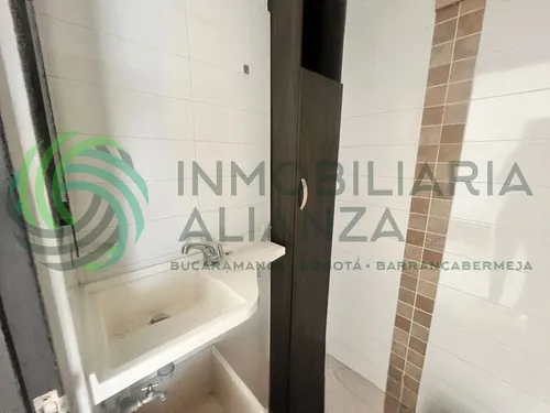 Local En Arriendo En Cabecera Del Llano. Cod A14453