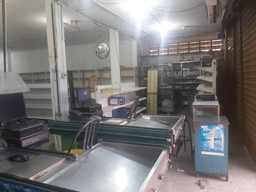 Imagen 4 de 8 de Alquiler De Espacioso Supermercado En Esquina A Pie De Calle En Piñonal, Con Un Frente Amplio Y Visible Y Una Ubicación Privilegiada En Calle De Alto Tránsito