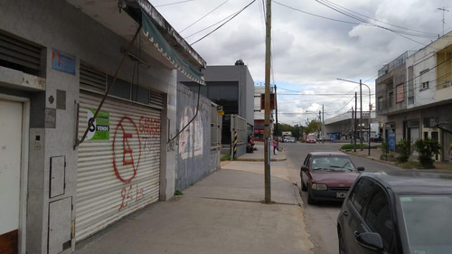 Importante Propiedad En Paso Del Rey - Losa Con Galpón En El Frente Y Departamento Detrás!