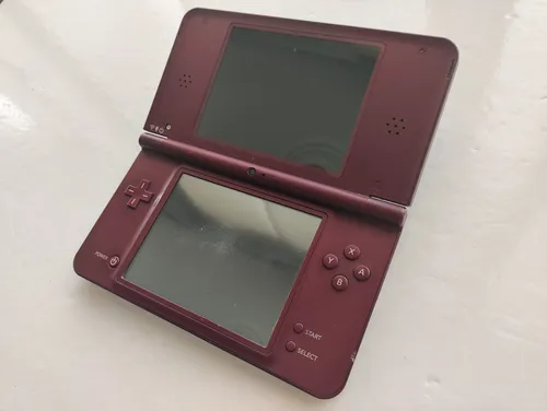 Consola Nintendo Dsi Xl Color Granate + 8gb + R4 + Stylus (Usado)