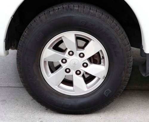 Imagen 3 de 14 de Mitsubishi L200 2018 2.4 Cabina Doble 4x2 Mt